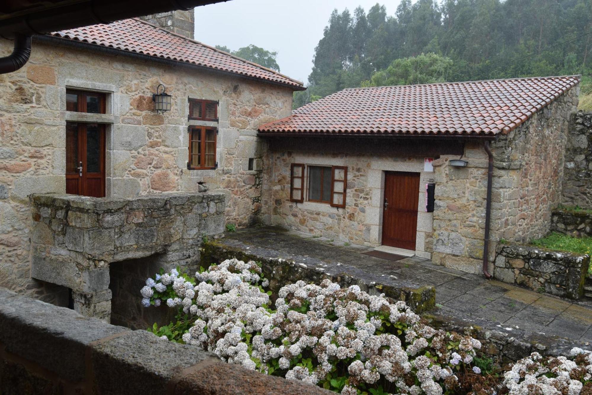 Monasterio Y Pension De Moraime 외부 사진