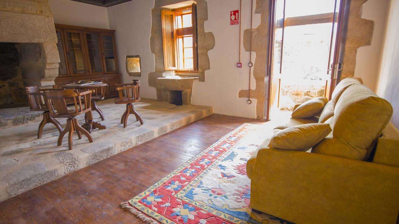 Monasterio Y Pension De Moraime 외부 사진
